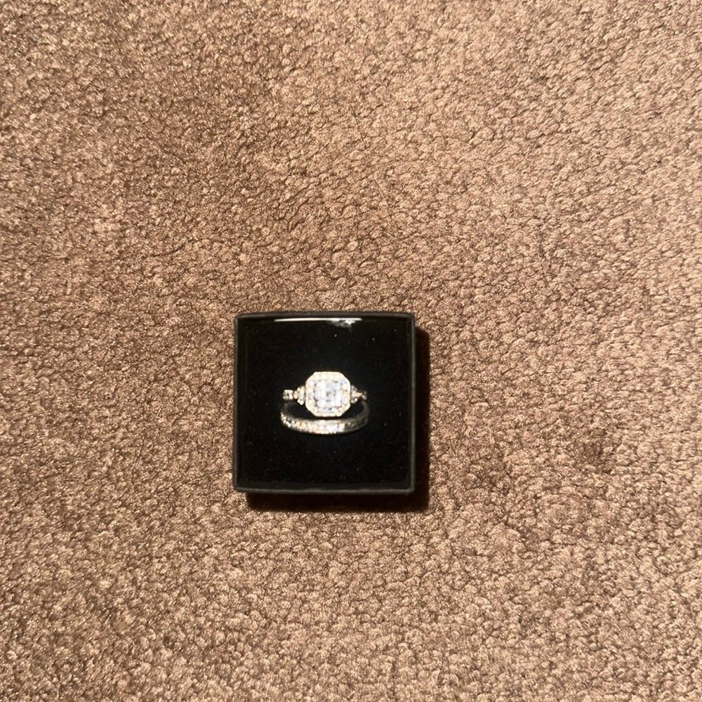 Sterling Silver Ring with Swaroski Diamond Size 8